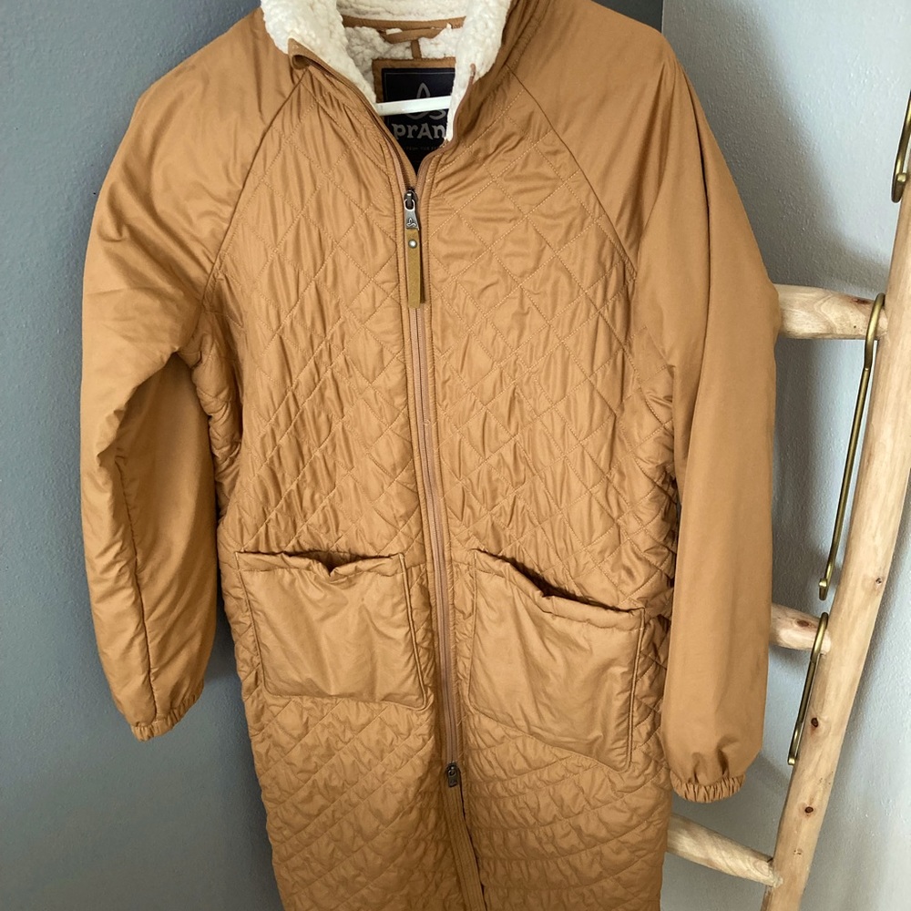 Prana’s Elsa lightly quilted jacket in Caramel color.